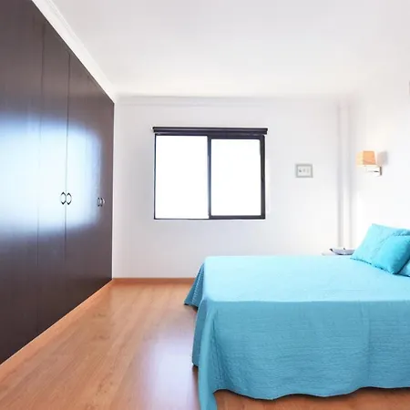 Open Loft & Sea Views 700m From Natural Pools شقة